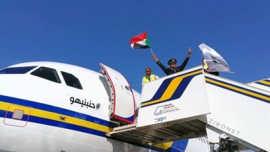 طائرة الإيرباص A320 لحظة وصولها لمطار الخرطوم الدولي