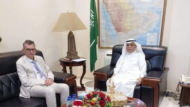 سفير خادم الحرمين الشريفين لدى السودان علي بن حسن جعفر ورئيس بعثة الأمم المتحدة لدعم الانتقال في السودان “يونيتامس” فولكر بيترس