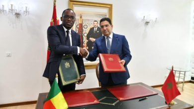 وزير الشؤون الخارجية والتعاون الإفريقي والمغاربة المقيمين بالخارج ناصر بوريطة ونظيره البنيني أولوشغون أدجادي باكاري