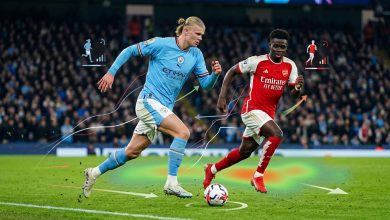 لاعبان من الدوري الإنجليزي الممتاز يتنافسان على الكرة داخل الملعب، مع رسوم تحليلية رياضية توضح مسارات تحرك اللاعبين ومناطق الضغط والمسافات المقطوعة، في مشهد يعكس دور الإحصائيات وتحليلات الأداء في تقييم تأثير الركض على نتائج مباريات الدوري الإنجليزي.