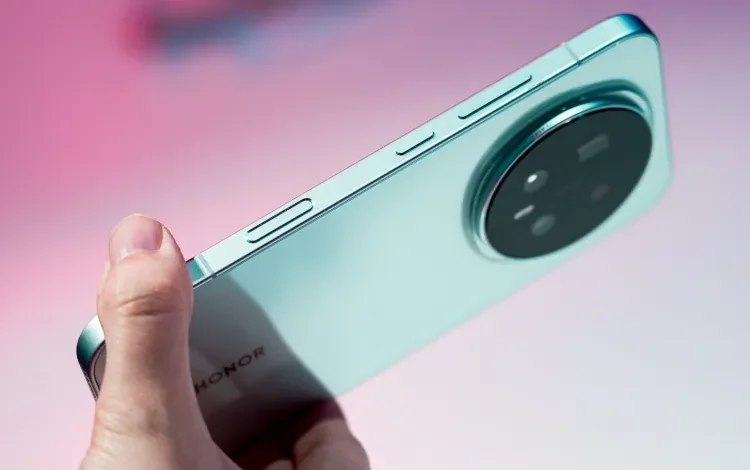 هاتف Honor Magic 8 مع وحدة كاميرا خلفية دائرية وزر مخصص للذكاء الاصطناعي، يظهر التصميم الأمامي والخلفي للهاتف. العنوان كلمات توضيحية الوصف رابط الملف: نسخ الرابط URL إلى الحافظة إعدادات عرض المرفق محاذاة رابط لـ حجم إجراءات الوسائط المحدَّدة تم تحديد عنصر واحدمسح إدراج في المقالة