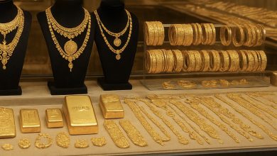 تراجع أسعار الذهب في السودان 3 أكتوبر 2025، يظهر جرام الذهب عيار 21 وسبائك ذهبية في محل بيع الذهب.
