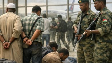 اعتقال عائدين من أوغندا