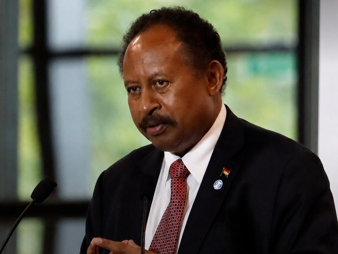 حمدوك يحذر من “هدنة بلا سياسة” ويطالب بإقصاء الإخوان من مستقبل السودان