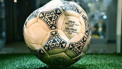 كرة مباراة الأرجنتين وإنجلترا في مونديال 1986 والمعروفة بكرة يد الله لمارادونا
