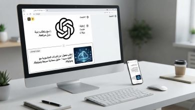 جهاز كمبيوتر مكتبي وهاتف ذكي يعرضان واجهة منصة ChatGPT من شركة OpenAI مع ظهور إعلانات ممولة.