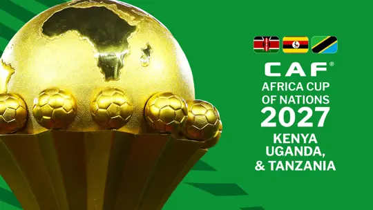 كأس أمم أفريقيا 2027 مع أعلام كينيا وتنزانيا وأوغندا الدول المستضيفة للبطولة القارية، في صورة تعبر عن انطلاق تصفيات كأس أمم أفريقيا ومشاركة 48 منتخبًا أفريقيًا في سباق التأهل
